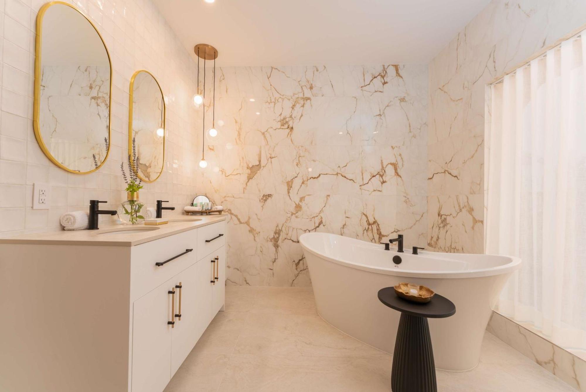 Prestige Beach House, Worldhotels Crafted Келоуна Екстер'єр фото