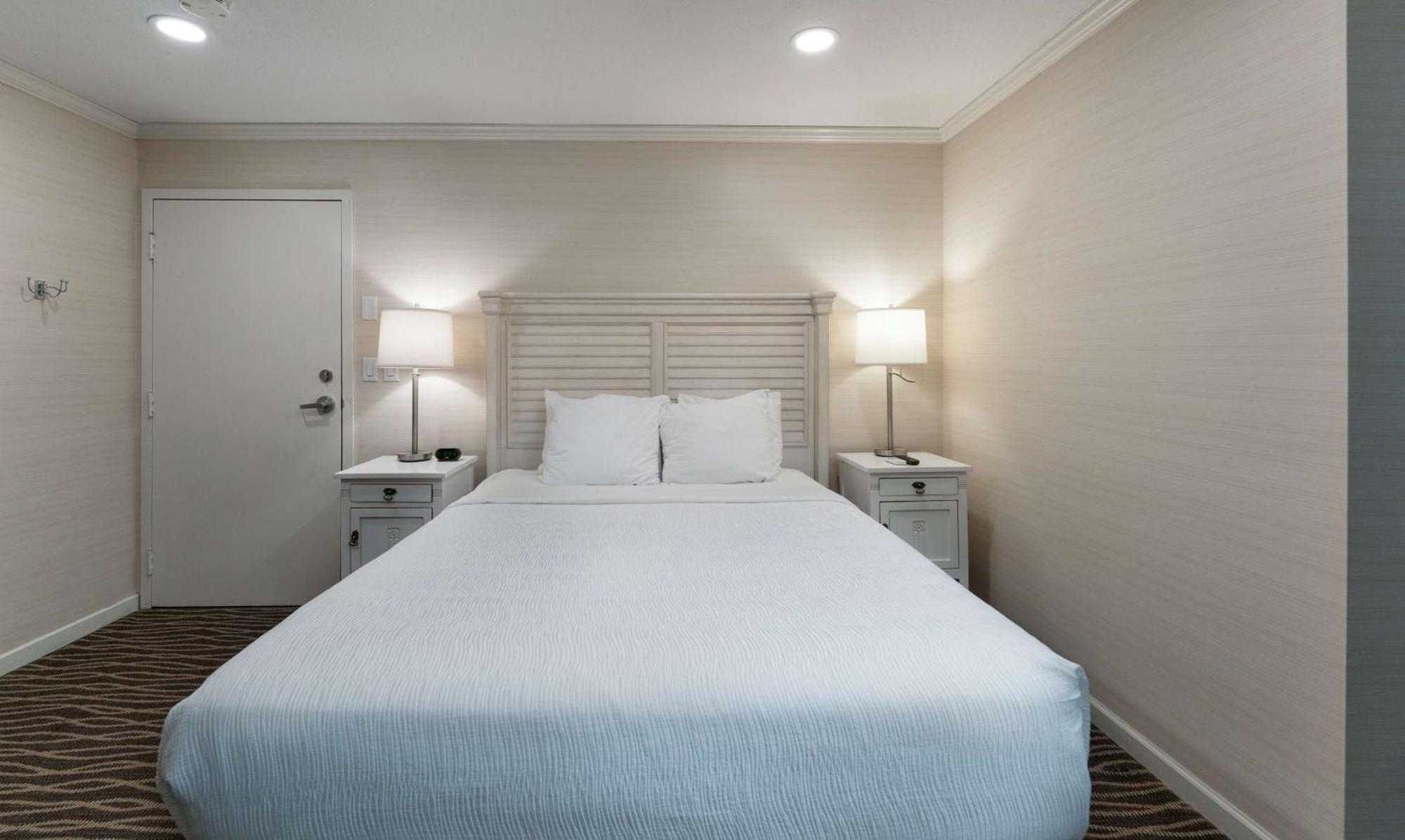 Prestige Beach House, Worldhotels Crafted Келоуна Екстер'єр фото
