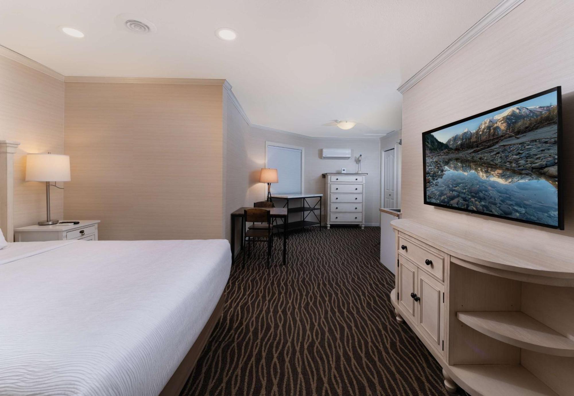 Prestige Beach House, Worldhotels Crafted Келоуна Екстер'єр фото