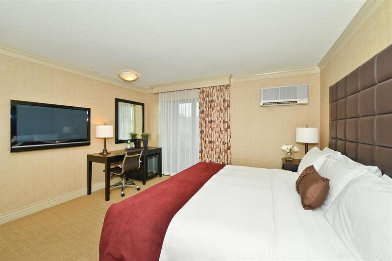 Prestige Beach House, Worldhotels Crafted Келоуна Екстер'єр фото